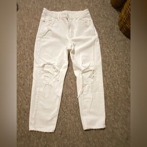 AE Size 14 Regular White Distressed Women’s Jeans